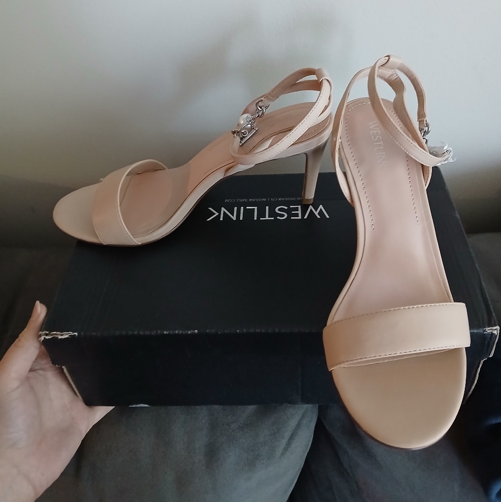 🆕️Westlink Nude Heels with Cute Charms Size 7 - Giftable!